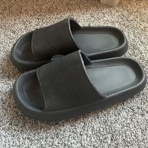 Black Cloud Slides Slippers (9.5)